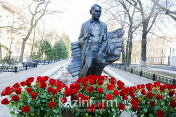 Фотография к новости: Памятник писателю Герольду Бельгеру открыли в Алматы