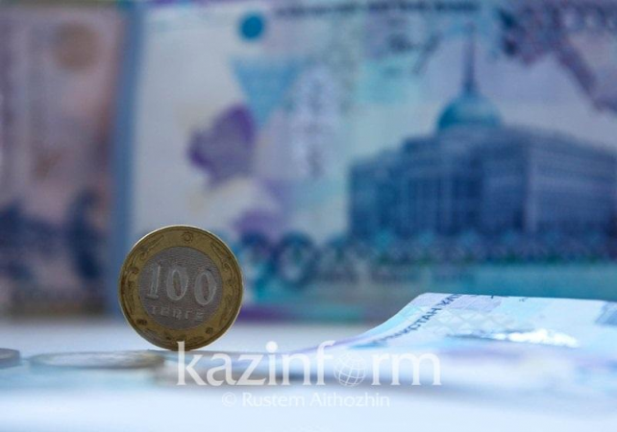 Как отреагировал тенге на упавшую стоимость нефти
