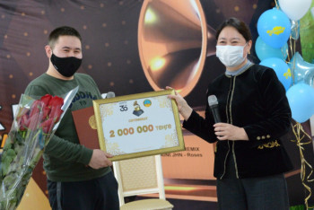 Фотография к новости: Три миллиона тенге и именной чапан подарили Иманбеку в Аксу