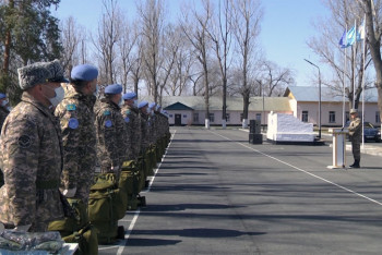 Фотография к новости: Министр обороны встретился с казахстанскими миротворцами