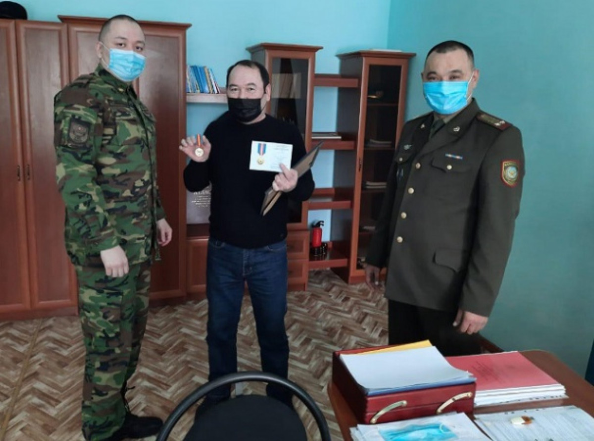 Отца Иманбека наградили медалью в Аксу