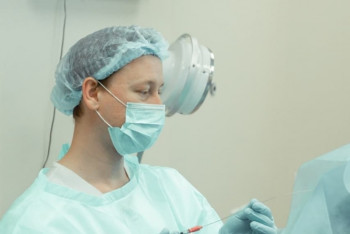 Фотография к новости: Ситуацию с заражением врача COVID-19 после вакцинации прокомментировал горздрав Алматы