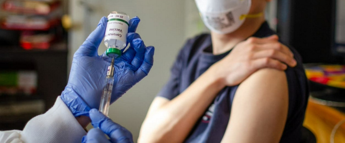 Вакцинацию в торговых центрах и на рынках планируют начать в Алматы