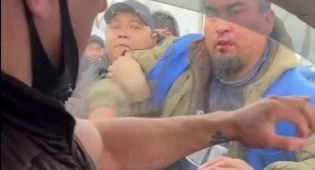 &quot;Набросился с ножом из-за 100 тенге&quot;. На алматинском рынке подрались парковщик и посетитель