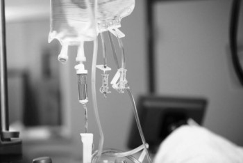 Фотография к новости: Курьер врезался в авто в Алматы: умер пассажир мопеда