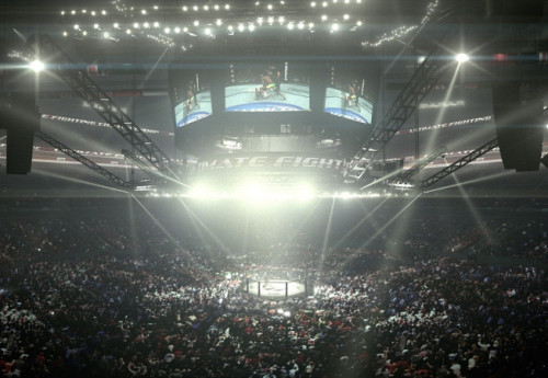 Фотография к новости: Боец ММА потерял палец во время боя: шокирующие кадры