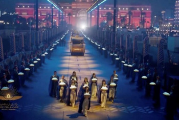 Фотография к новости: Мумии 22 фараонов торжественно провезли по улицам Каира