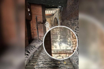 Фотография к новости: Призрак на фото у 121-летнего театра увидели в Великобритании