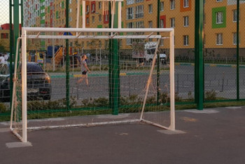 Фотография к новости: Ворота упали на мальчика в Алматы: заведено уголовное дело