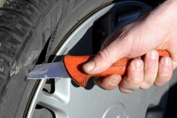 Фотография к новости: Хулиган вывел из строя автобус в Караганде