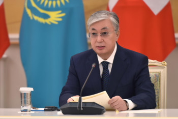 Фотография к новости: Токаев привился "Спутником"