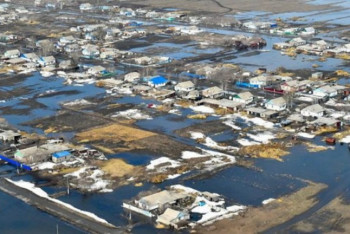 Фотография к новости: Вода грозит заблокировать колонию в Петропавловске