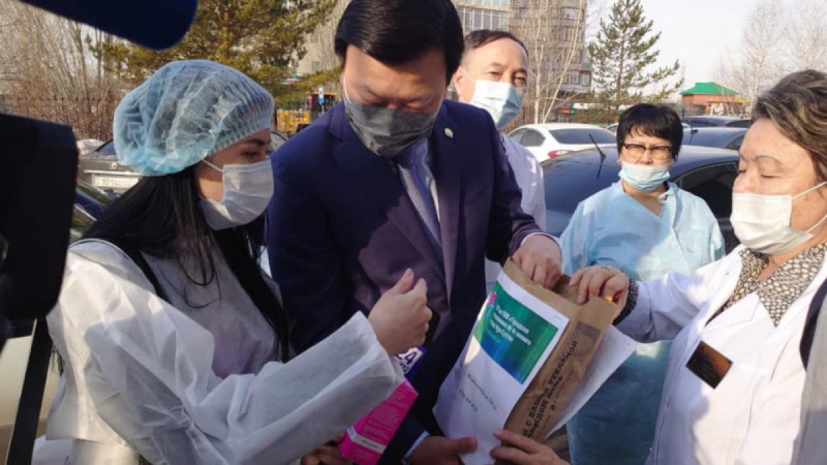 Алексей Цой проверил готовность к вакцинации в поликлинике в Нур-Султане