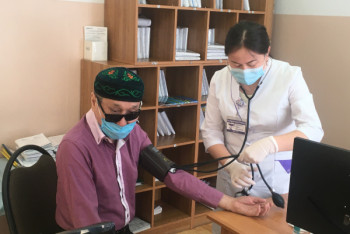 Фотография к новости: Первые 50 обитателей дома престарелых Павлодара привились от коронавируса