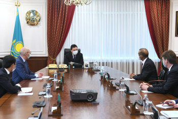 Фотография к новости: Мамин обсудил с руководством "One Web" развитие спутникового интернета в Казахстане