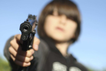 Фотография к новости: Подросток устроил в школе стрельбу по детям из пистолета