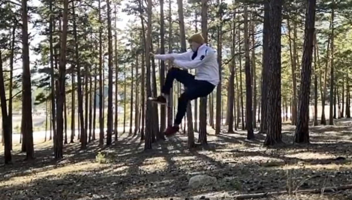 Димаш удивил поклонников своей растяжкой