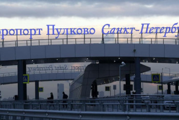 Фотография к новости: Оставшейся в аэропорту Петербурга 15-летней казахстанке помогли дипломаты