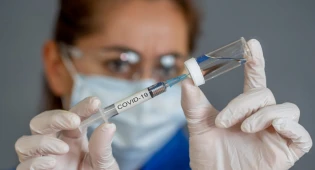 Еще 300 тысяч доз вакцины от COVID-19 поставят в регионы 13 апреля