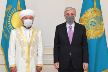 Фотография к новости: Токаев призвал верующих с пониманием отнестись к карантину