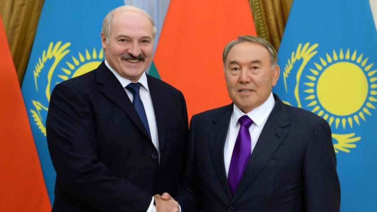 Назарбаев провел телефонный разговор с Лукашенко