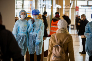 Фотография к новости: В "красной зоне" три мегаполиса и шесть областей