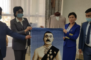 Фотография к новости: Личные вещи Кажымукана Мунайтпасова показала акмолинцам праправнучка палуана