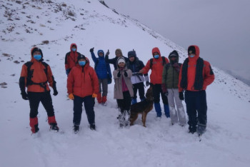 Фотография к новости: Из-за непогоды туристы не смогли спуститься с пика Шымбулак