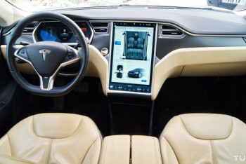 Фотография к новости: Два человека погибли в Техасе в результате аварии электромобиля Tesla