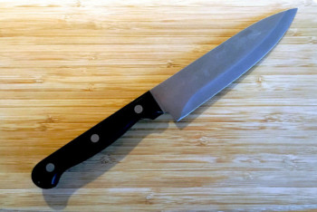 Фотография к новости: Россиянка поссорилась с матерью из-за наркотиков и изрезала ножом сына-школьника