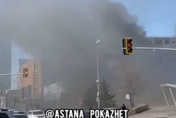 Фотография к новости: Павильон фастфуда загорелся в старом центре Нур-Султана