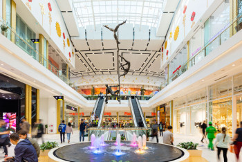 Фотография к новости: Торговым центрам с прививочными пунктами разрешили работать до 22.00 в Нур-Султане