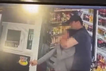 Фотография к новости: Грабитель применил к продавцу магазина в Актау удушающий прием