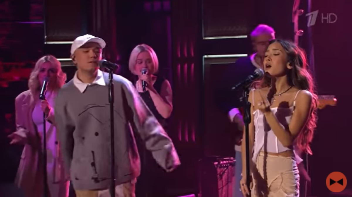 Казахстанцы Dose и Dequine спели в "Вечернем Урганте"