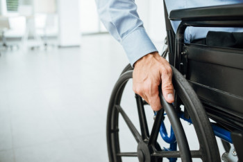 Фотография к новости: Чиновник принял взятку за продление срока группы инвалидности в Таразе