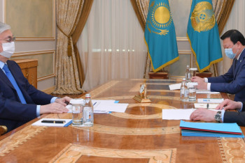 Фотография к новости: Мамин и Цой отчитались Токаеву о вакцинации в Казахстане