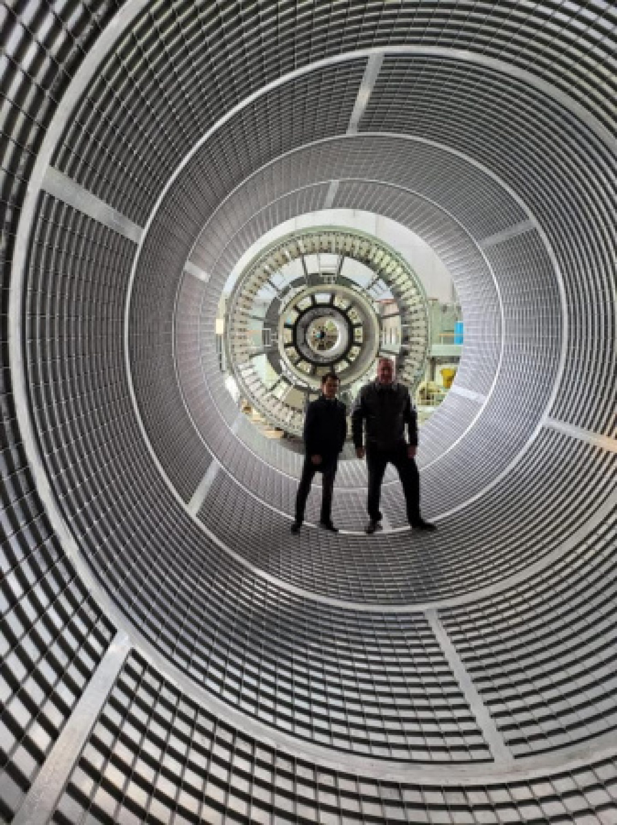 Мусин и Рогозин побывали внутри ракеты "Союз-5"