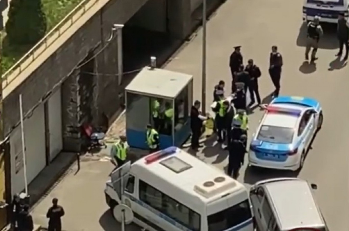 Неизвестный выстрелил из ружья в охранника ЖК в Алматы