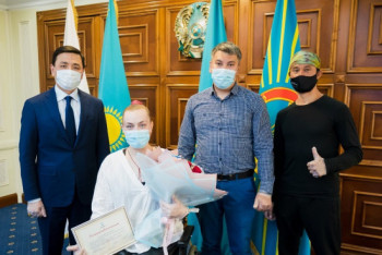 Фотография к новости: "Мечта встать на ноги": Кульгинов пообещал помочь покорившей Эверест астанчанке