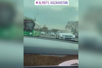 Фотография к новости: Пять суток ареста за езду по "встречке" получил водитель в Алматы