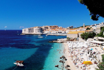 Фотография к новости: Кипр будет впускать привитых туристов без ПЦР-теста