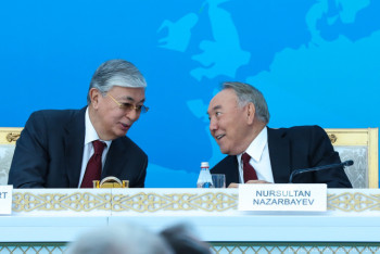 Назарбаев покинул пост главы АНК и передал его Токаеву