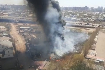 Фотография к новости: Пожар от сухостоя перекинулся на дом в Нур-Султане