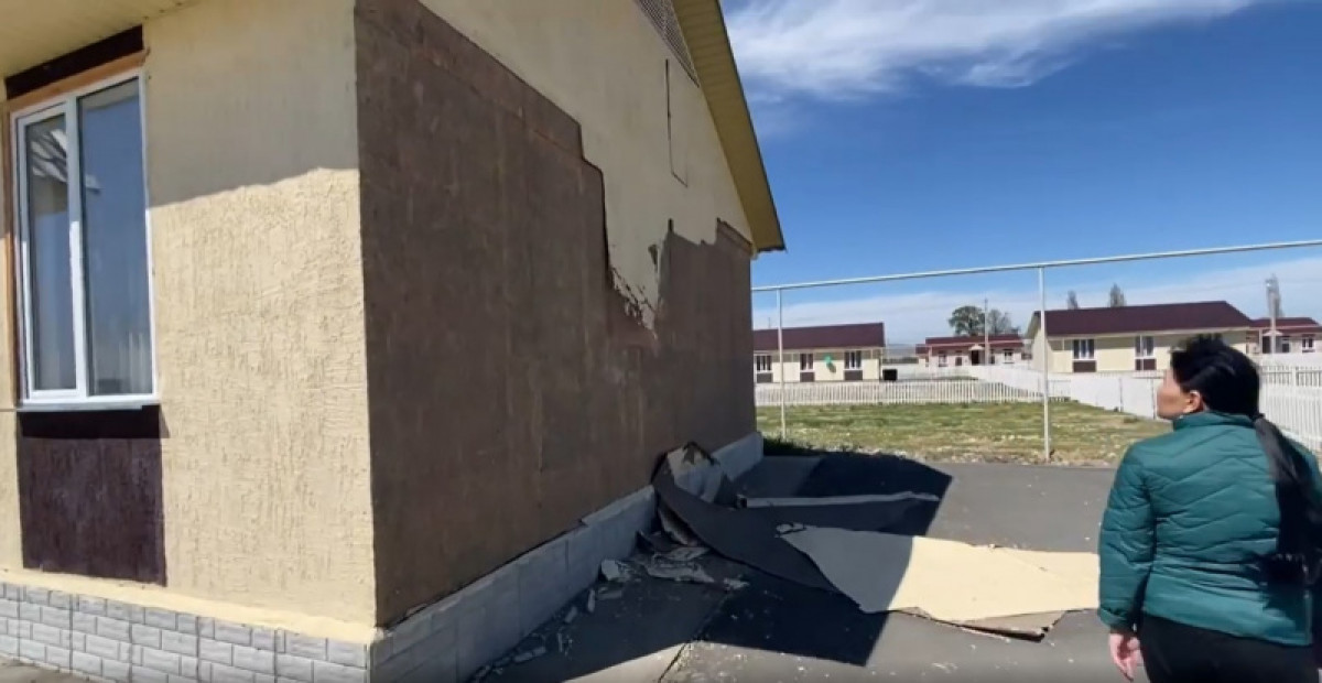 Новые арендные дома разваливаются от ветра в Талдыкоргане