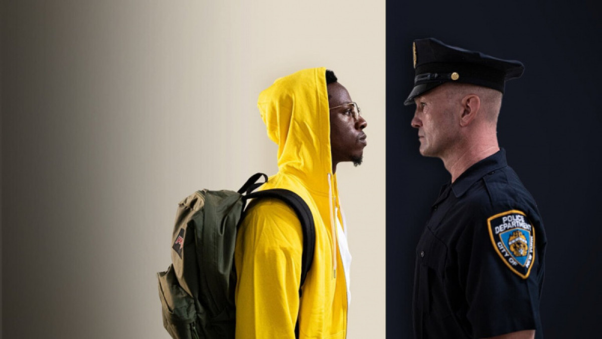 кадр из фильма &quot;Два далеких незнакомца&quot;/Netflix