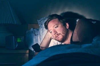 Фотография к новости: Медик рассказал о влиянии смартфонов на сон