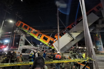 Фотография к новости: 20 человек погибли в результате крушения метромоста в Мехико