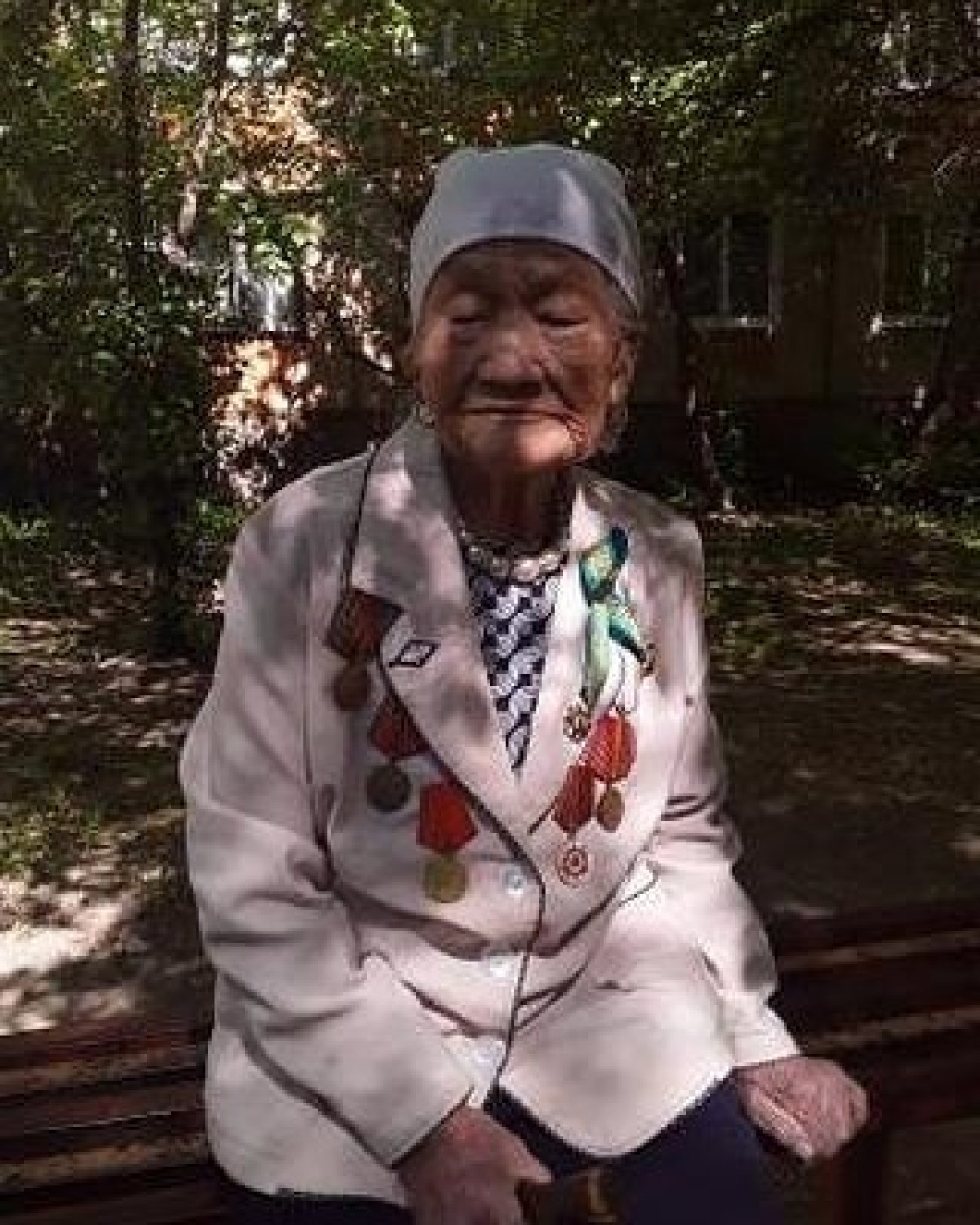 ﻿100-летнюю бабушку-ветерана отказались поздравлять с 9 Мая из-за ее курения