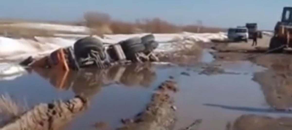 Водитель утонул вместе с грузовиком в яме с талыми водами в Акмолинской области