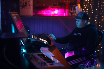 Фотография к новости: Imanbek записал новый трек с британской певицей Cher Lloyd